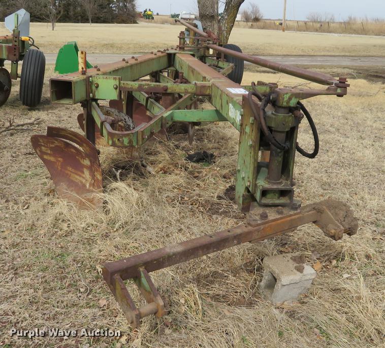 image for item DE8837 John Deere A1450 six bottom plow