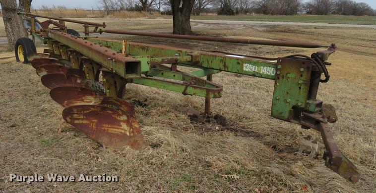 image for item DE8837 John Deere A1450 six bottom plow