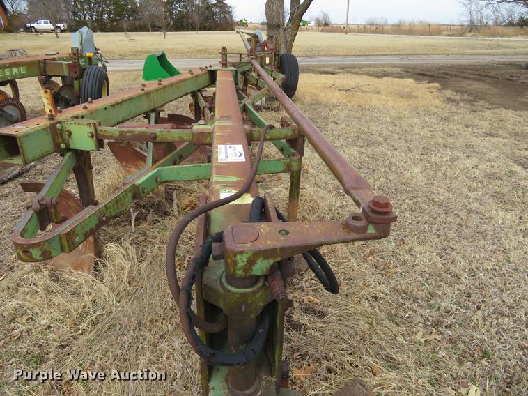 image for item DE8837 John Deere A1450 six bottom plow