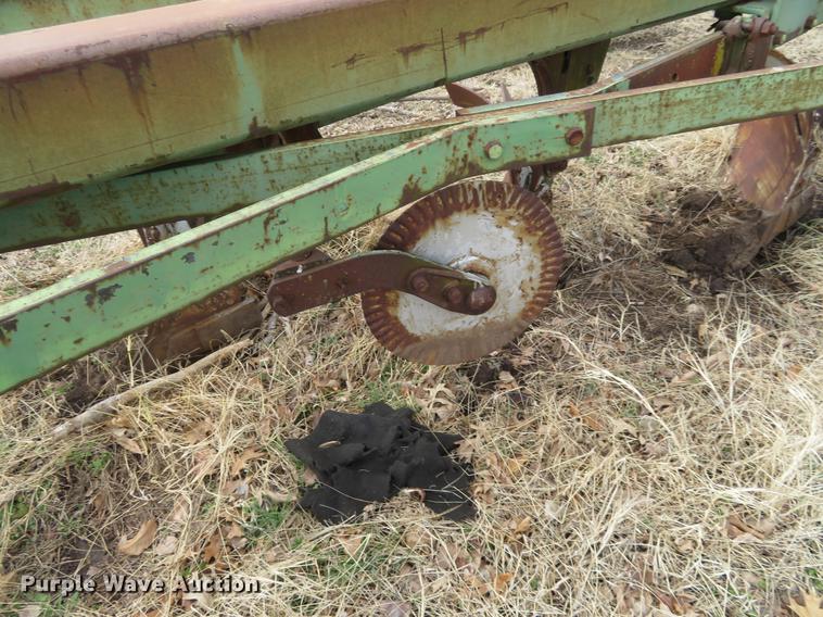 image for item DE8837 John Deere A1450 six bottom plow
