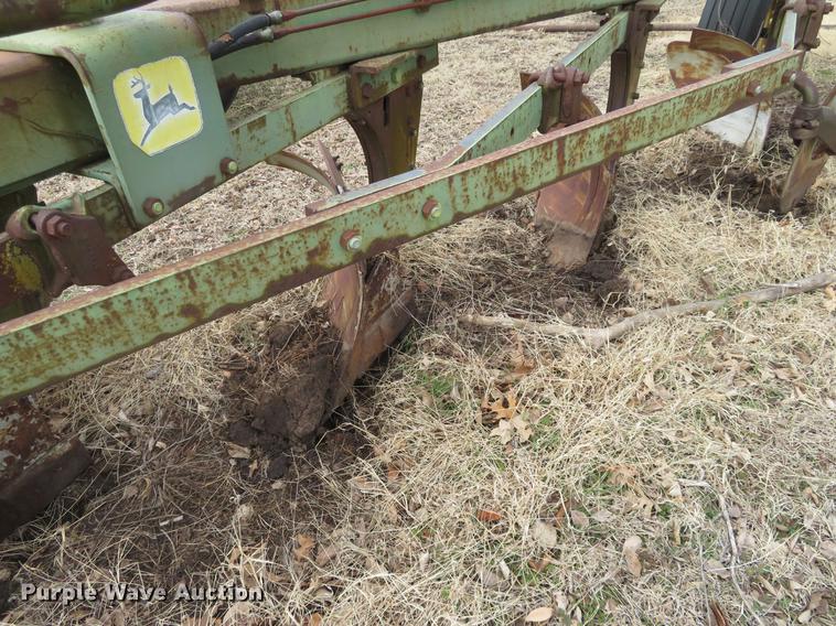 image for item DE8837 John Deere A1450 six bottom plow