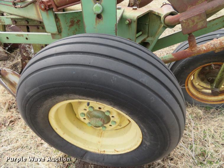 image for item DE8837 John Deere A1450 six bottom plow