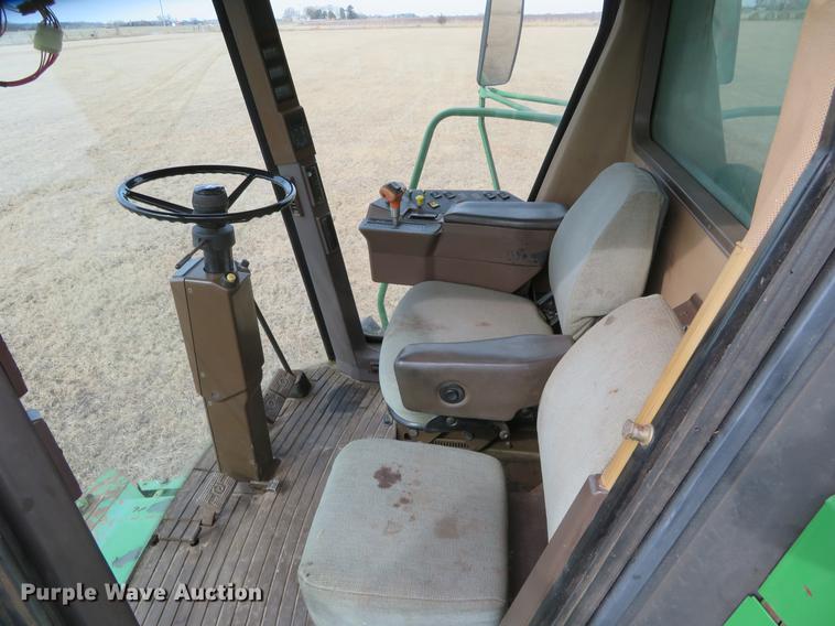 image for item DE8838 1994 John Deere 9500 combine
