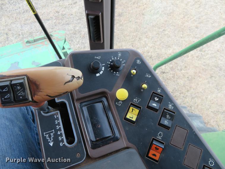 image for item DE8838 1994 John Deere 9500 combine