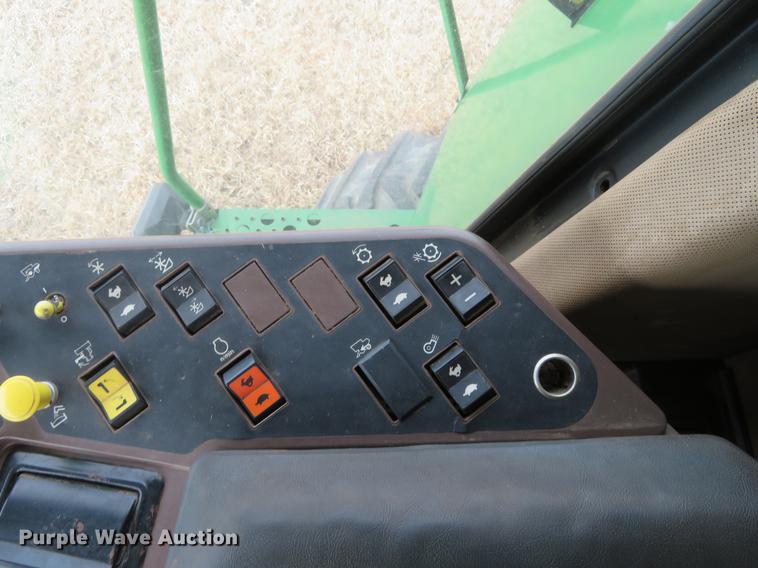 image for item DE8838 1994 John Deere 9500 combine
