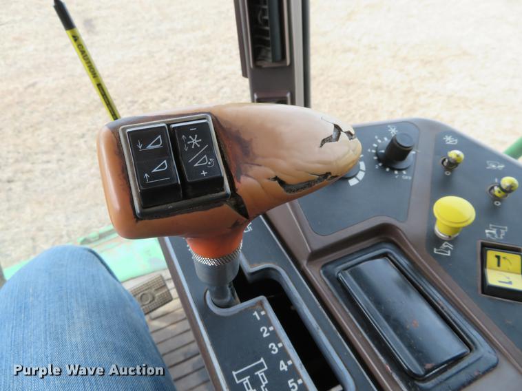 image for item DE8838 1994 John Deere 9500 combine