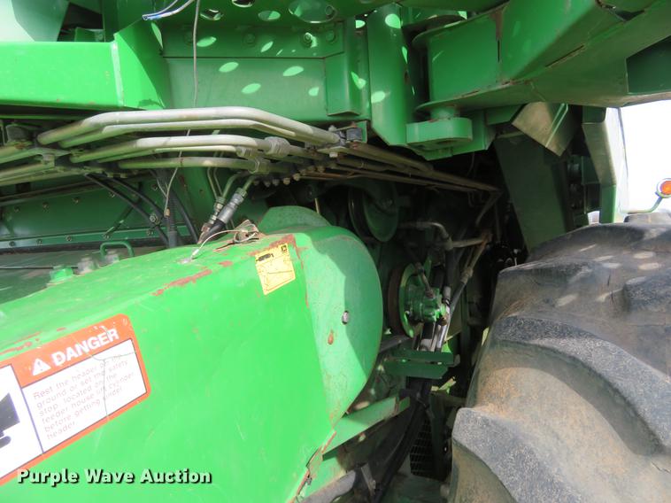 image for item DE8838 1994 John Deere 9500 combine