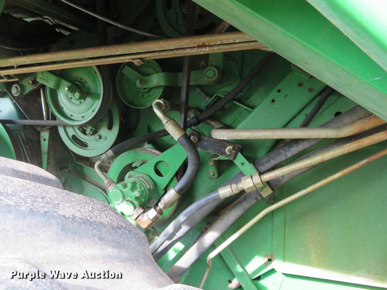 image for item DE8838 1994 John Deere 9500 combine
