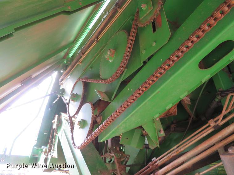 image for item DE8838 1994 John Deere 9500 combine