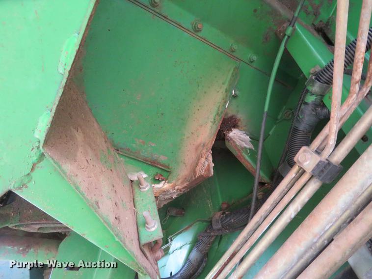 image for item DE8838 1994 John Deere 9500 combine