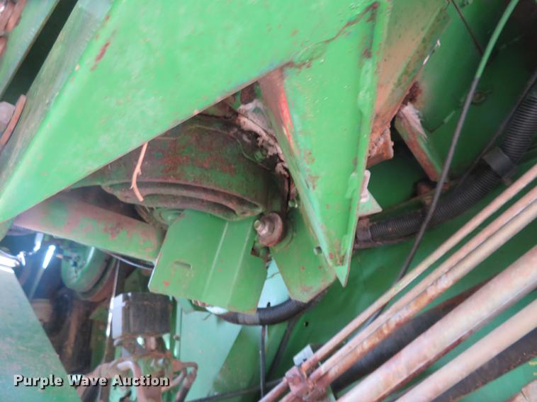 image for item DE8838 1994 John Deere 9500 combine