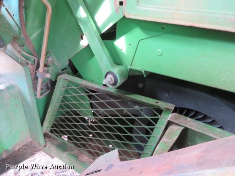 image for item DE8838 1994 John Deere 9500 combine