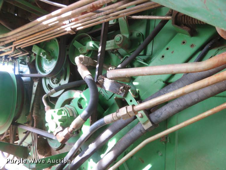 image for item DE8838 1994 John Deere 9500 combine