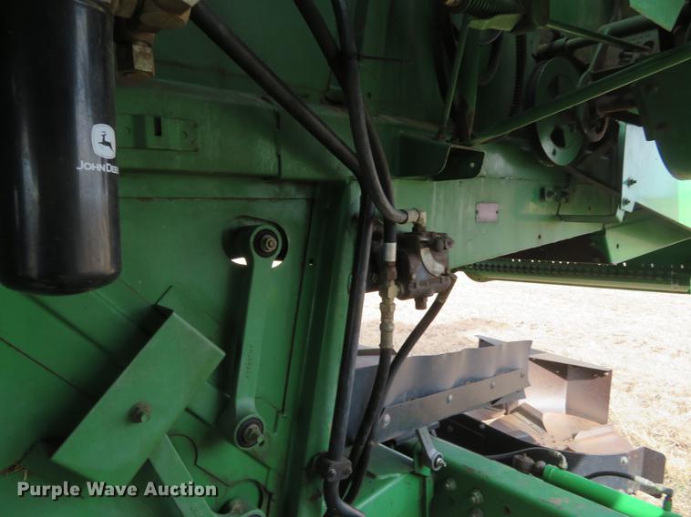 image for item DE8838 1994 John Deere 9500 combine