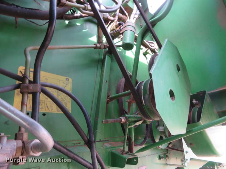 image for item DE8838 1994 John Deere 9500 combine