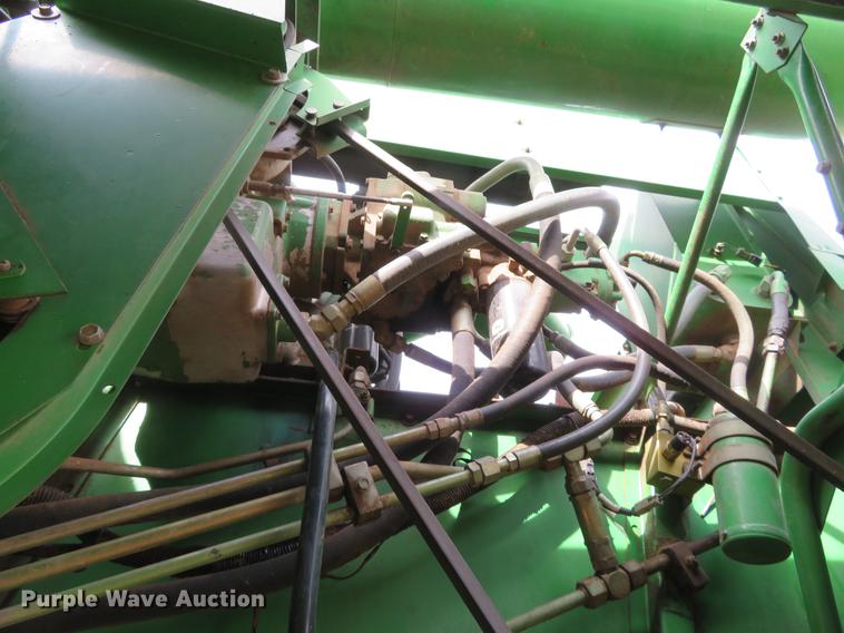 image for item DE8838 1994 John Deere 9500 combine