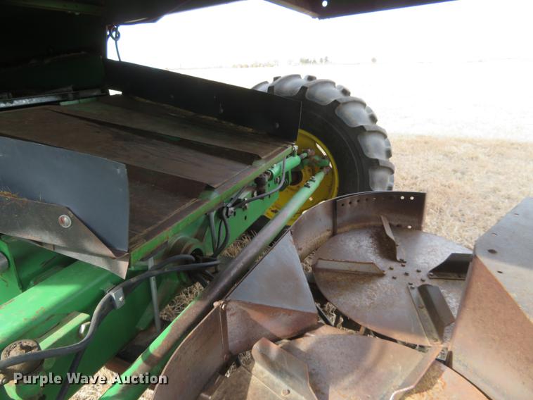 image for item DE8838 1994 John Deere 9500 combine