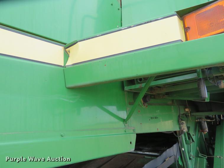 image for item DE8838 1994 John Deere 9500 combine