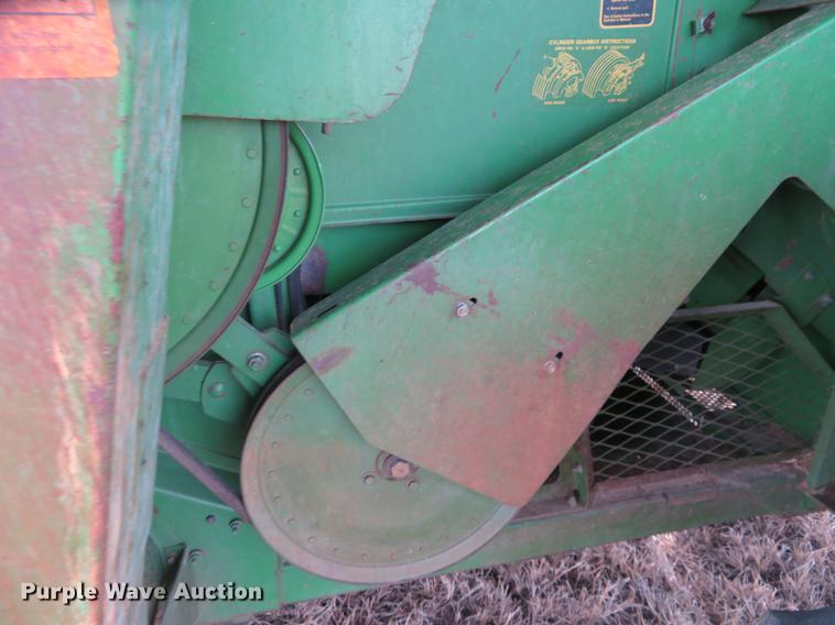image for item DE8838 1994 John Deere 9500 combine