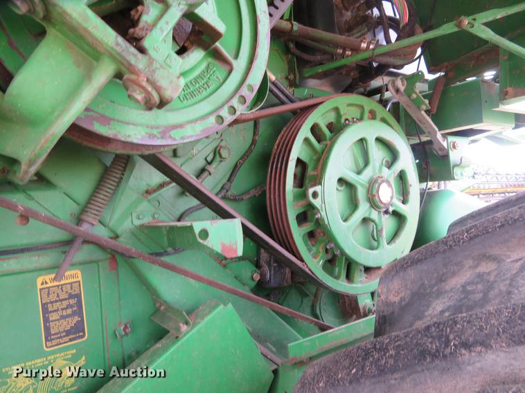 image for item DE8838 1994 John Deere 9500 combine