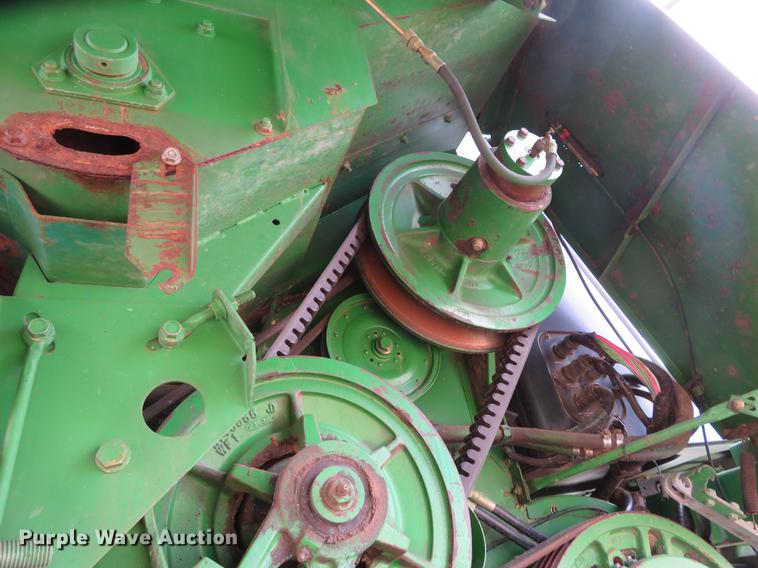 image for item DE8838 1994 John Deere 9500 combine