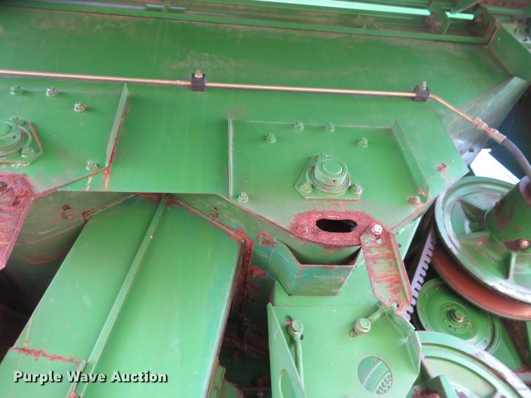image for item DE8838 1994 John Deere 9500 combine