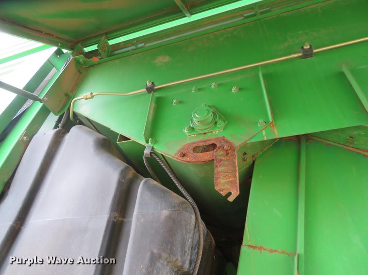 image for item DE8838 1994 John Deere 9500 combine