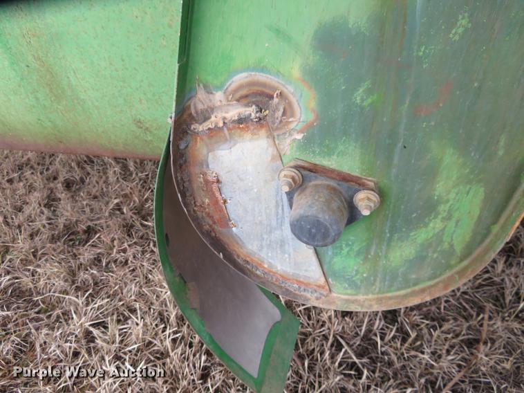 image for item DE8838 1994 John Deere 9500 combine