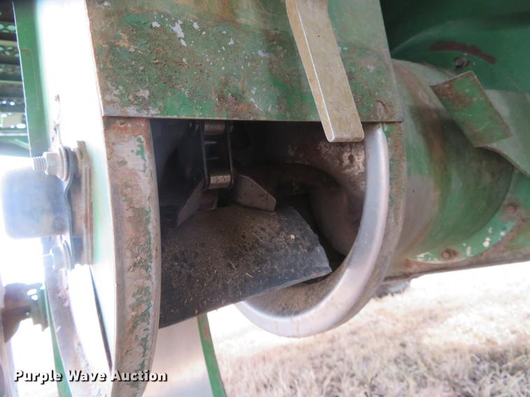 image for item DE8838 1994 John Deere 9500 combine