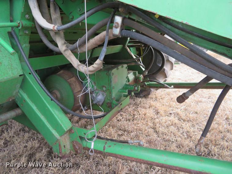 image for item DE8838 1994 John Deere 9500 combine