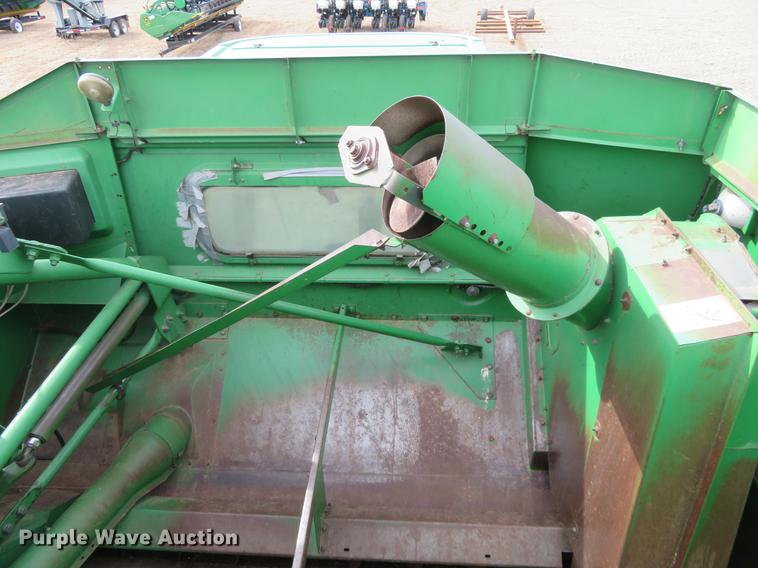 image for item DE8838 1994 John Deere 9500 combine