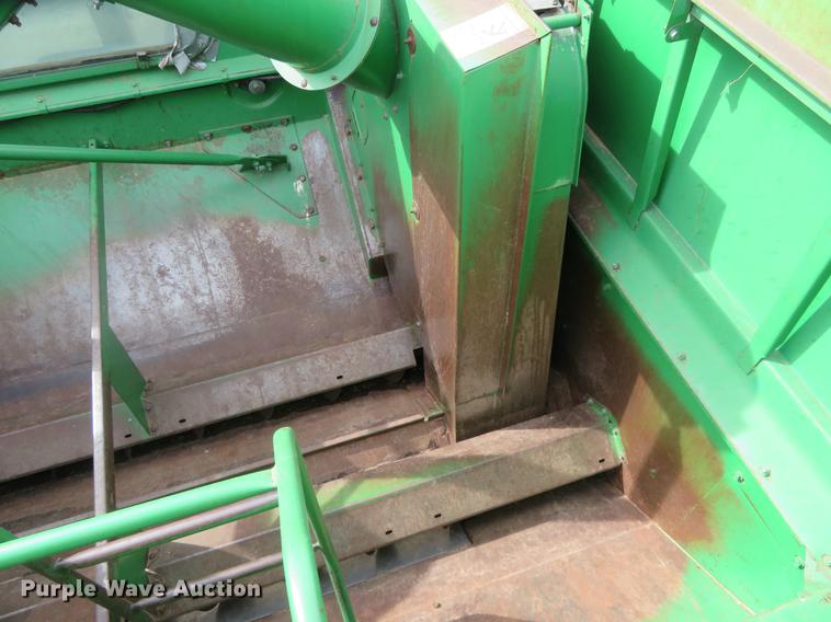 image for item DE8838 1994 John Deere 9500 combine