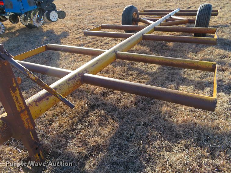 image for item DE8839 Hay bale trailer