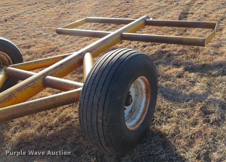 image for item DE8839 Hay bale trailer