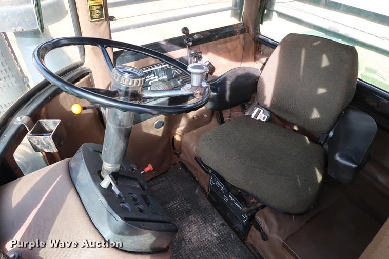 image for item DG3349 1987 John Deere 8650 4WD tractor