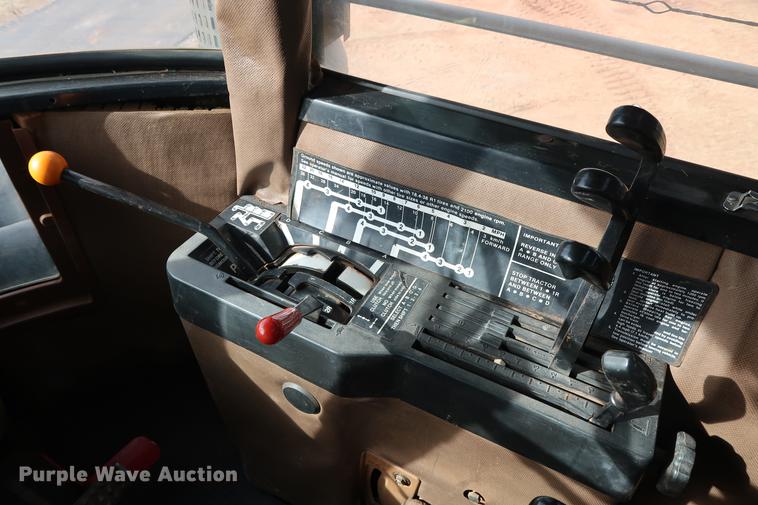 image for item DG3349 1987 John Deere 8650 4WD tractor