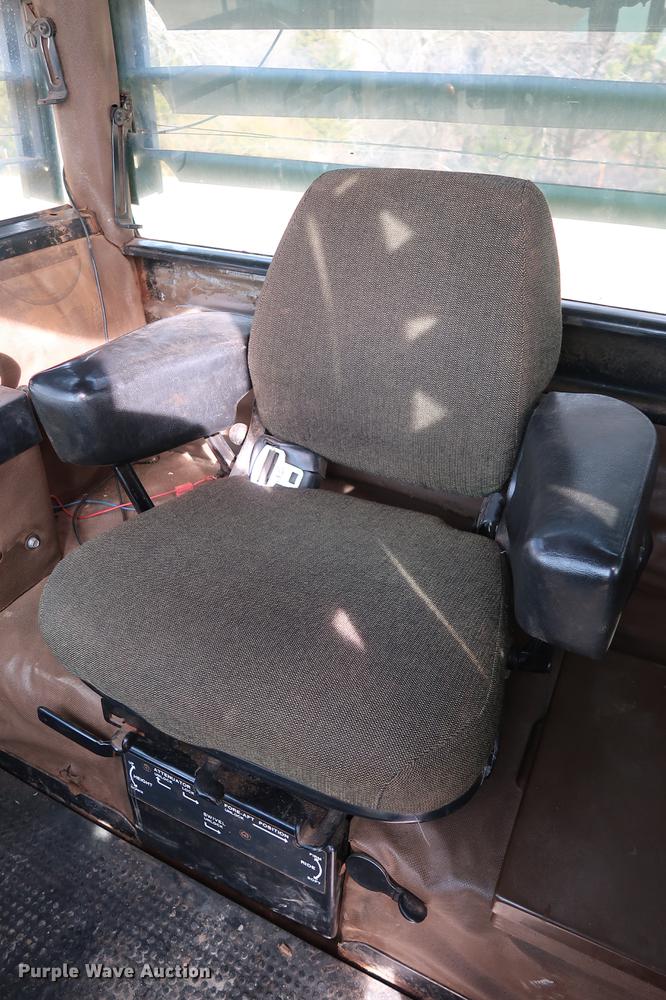 image for item DG3349 1987 John Deere 8650 4WD tractor