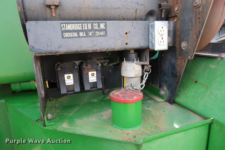 image for item DG3349 1987 John Deere 8650 4WD tractor