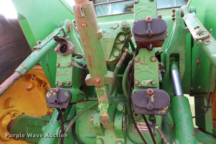 image for item DG3349 1987 John Deere 8650 4WD tractor