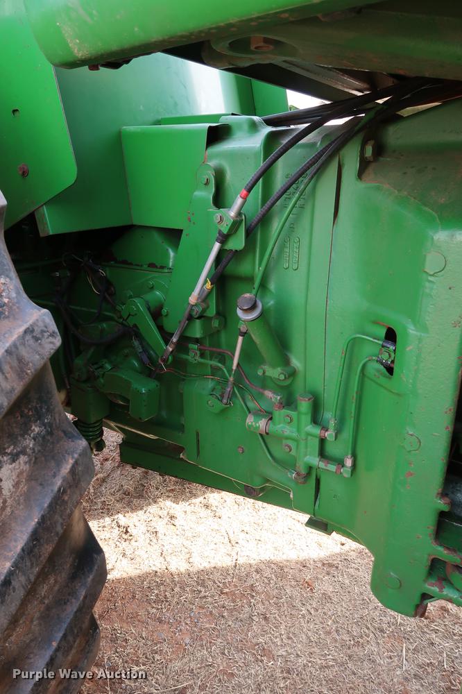 image for item DG3349 1987 John Deere 8650 4WD tractor