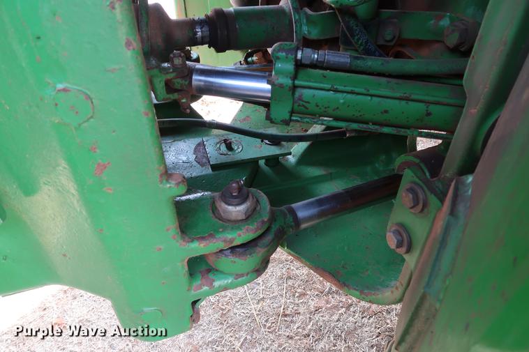 image for item DG3349 1987 John Deere 8650 4WD tractor