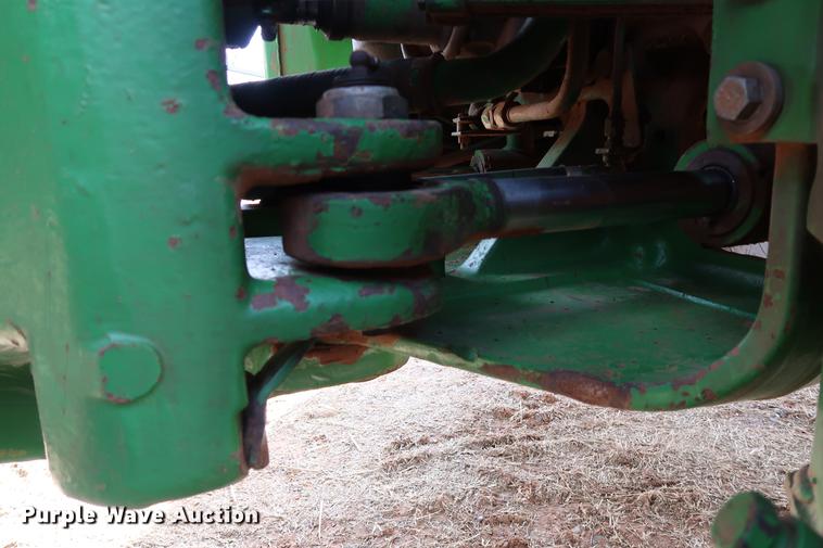 image for item DG3349 1987 John Deere 8650 4WD tractor