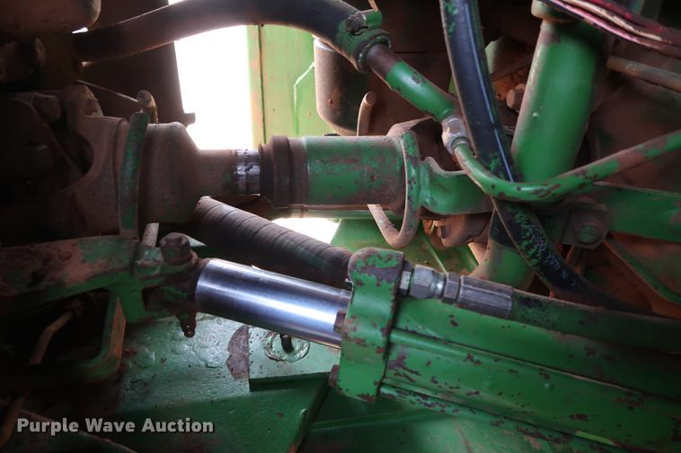 image for item DG3349 1987 John Deere 8650 4WD tractor