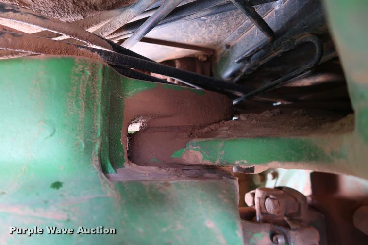 image for item DG3349 1987 John Deere 8650 4WD tractor