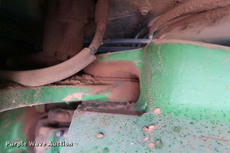 image for item DG3349 1987 John Deere 8650 4WD tractor