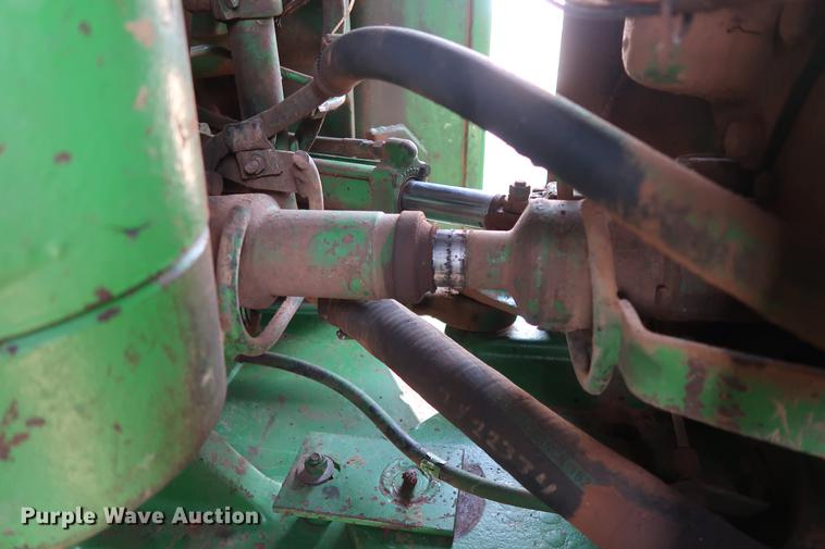 image for item DG3349 1987 John Deere 8650 4WD tractor