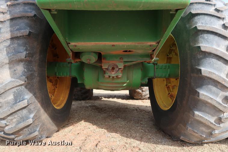 image for item DG3349 1987 John Deere 8650 4WD tractor