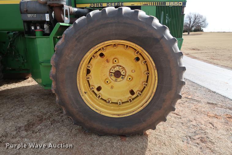 image for item DG3349 1987 John Deere 8650 4WD tractor
