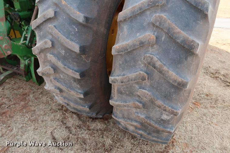 image for item DG3349 1987 John Deere 8650 4WD tractor