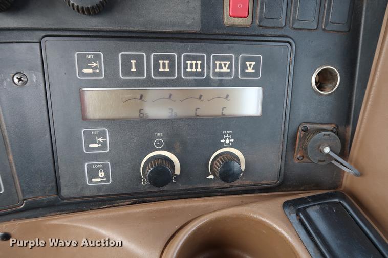 image for item DG3350 1998 John Deere 9200 4WD tractor